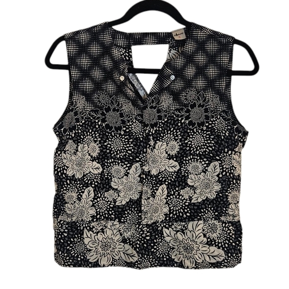 Tops - 🔥Floral Print V-Neck Sleeveless Black/White Tank Top Shirt